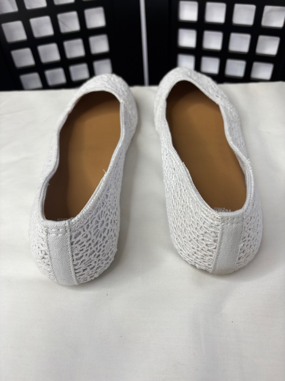 🤍 Fergalicious Crochet Ballet Flats Womens 9.5 White Slip On Casual 🤍 - Picture 4 of 10